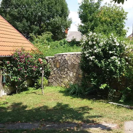 Szigony Vendeghaz Guest house